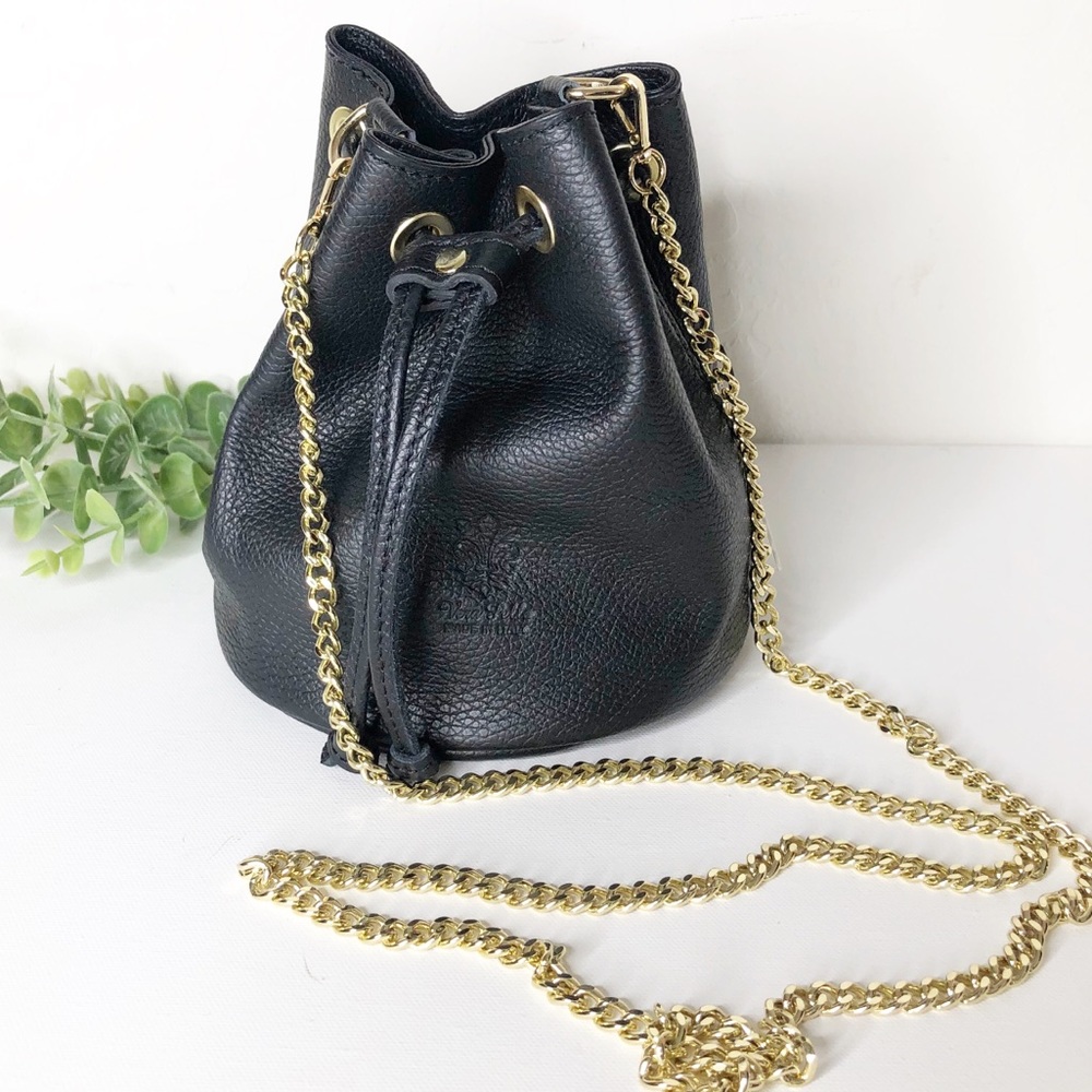 EUC VERA PELLE Italian Leather Black Bucket Purse